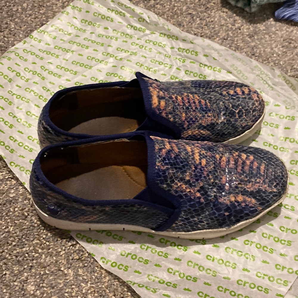 Nurse mates shoes. Blue and pink snake look size 5 ladies, lovingly worn